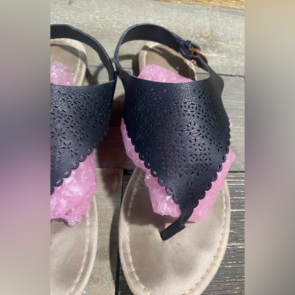 WOMAN’S SIZE 8.5 LC LAUREN CONRAD BLACK SOFT BUCKLED FESTIVAL THONG FLAT SANDALS - Picture 2 of 9